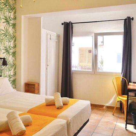 Nanit Rooms Ibiza Hostal サンタ・エウラリア・デス・リウ エクステリア 写真