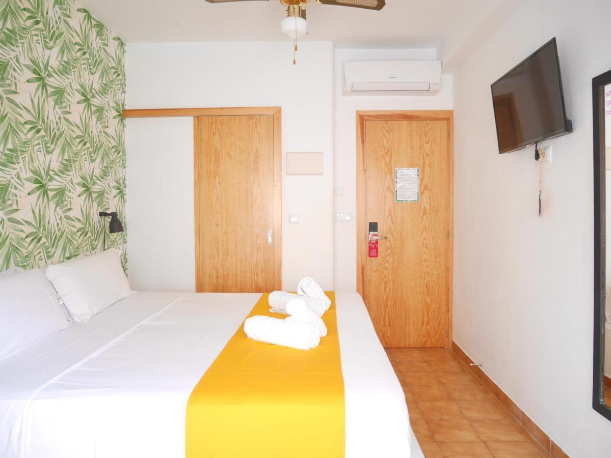 Nanit Rooms Ibiza Hostal サンタ・エウラリア・デス・リウ 部屋 写真