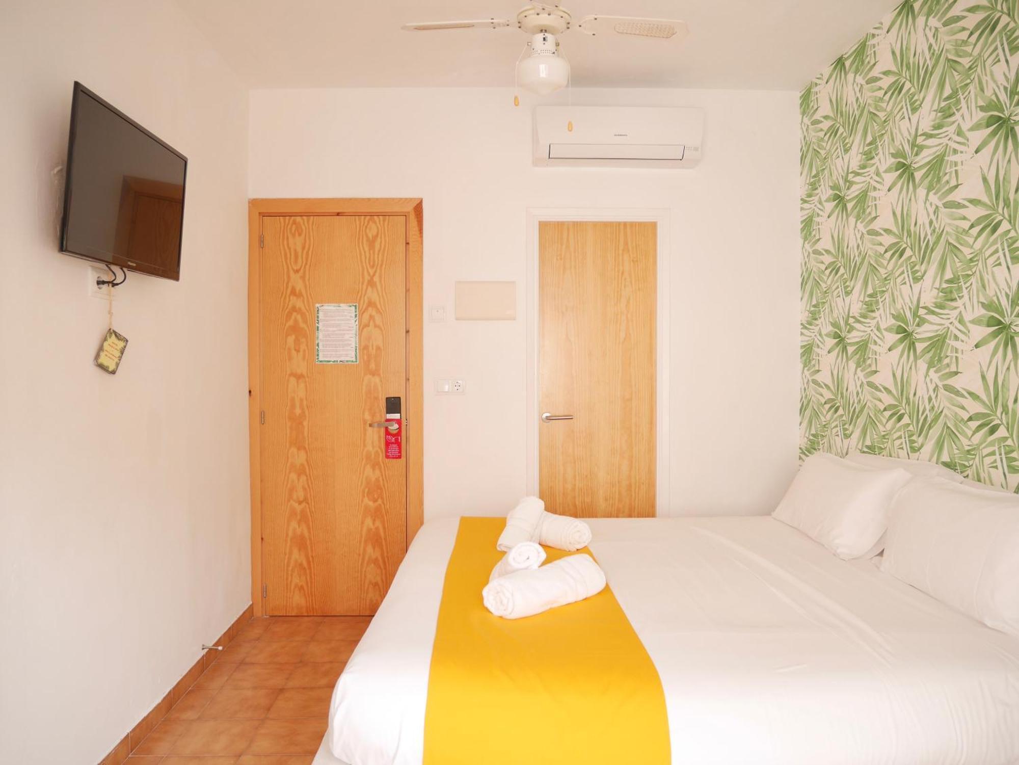 Nanit Rooms Ibiza Hostal サンタ・エウラリア・デス・リウ 部屋 写真