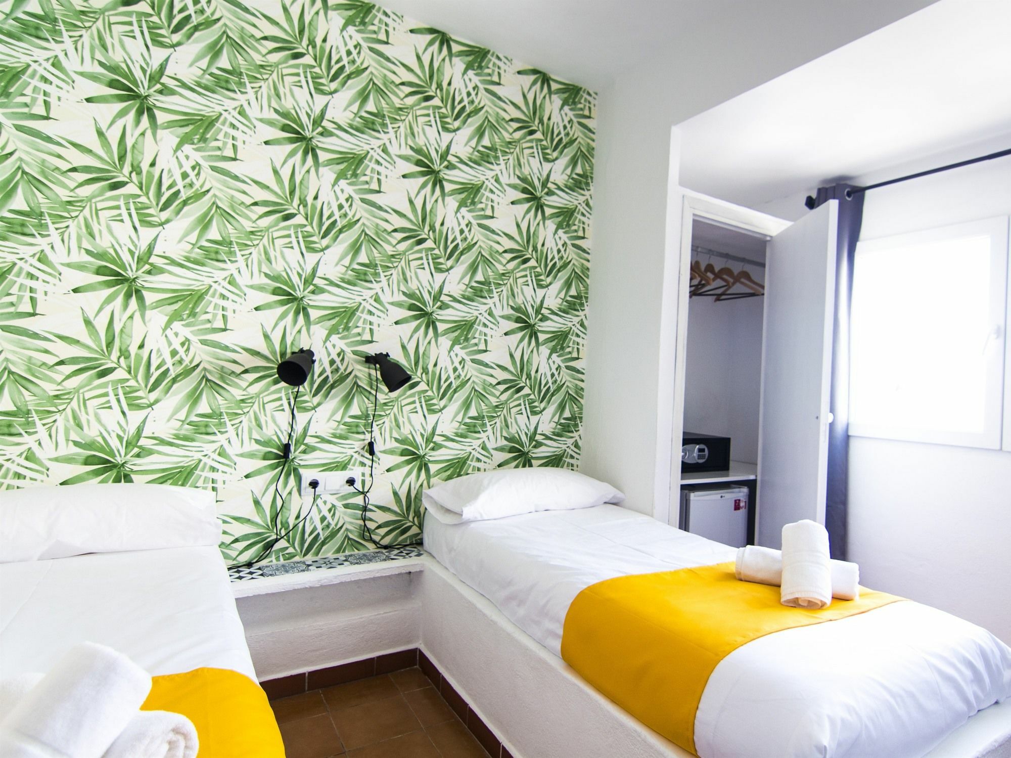 Nanit Rooms Ibiza Hostal サンタ・エウラリア・デス・リウ エクステリア 写真